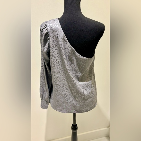 Socialite grey silk one shoulder top - Picture 3 of 6